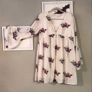 Mid length bell bottomed sleeve dress